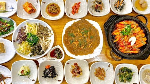 푸짐한 하동재첩정식으로 유명한 쉬어가기좋은날식당에서 맛있는 식사 즐기기